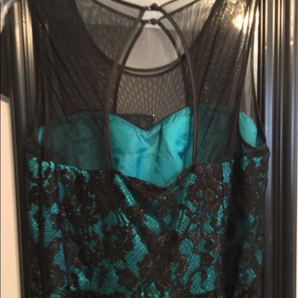 Prom or cocktail formal dress, lacy gorgeous - Picture 3 of 3